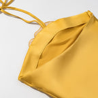 Neckholder-Kleid mit Blumen-Verzierung