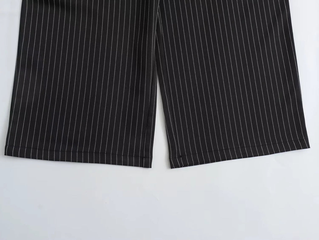 Weite Hose mit Streifen und Patchwork