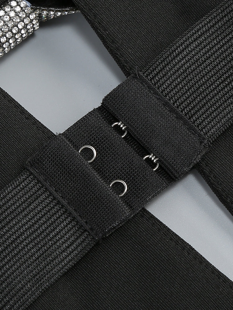 Schwarzes Abendkleid mit Schleife