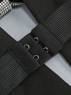 Schwarzes Abendkleid mit Schleife