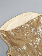 Goldfarbenes Glitzer-Kleid im Detail