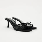 Elegante High-Heel-Sandalen mit Schleifendetail