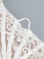 Schwarzes Mini-Kleid mit Korsett-Details