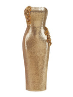 Goldfarbenes Glitzer-Kleid im Detail