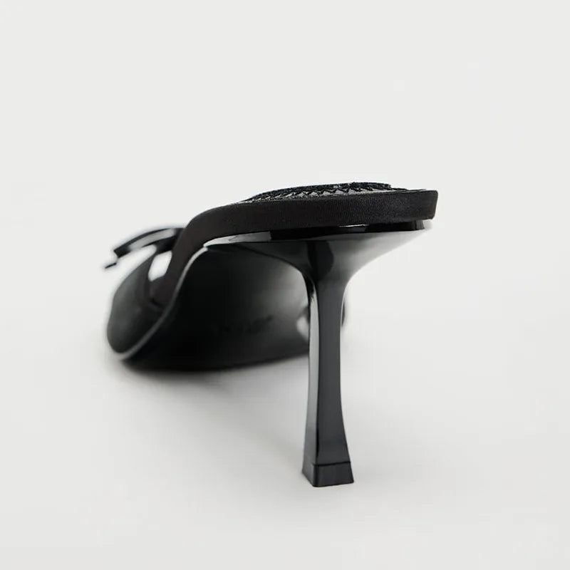 Elegante High-Heel-Sandalen mit Schleifendetail