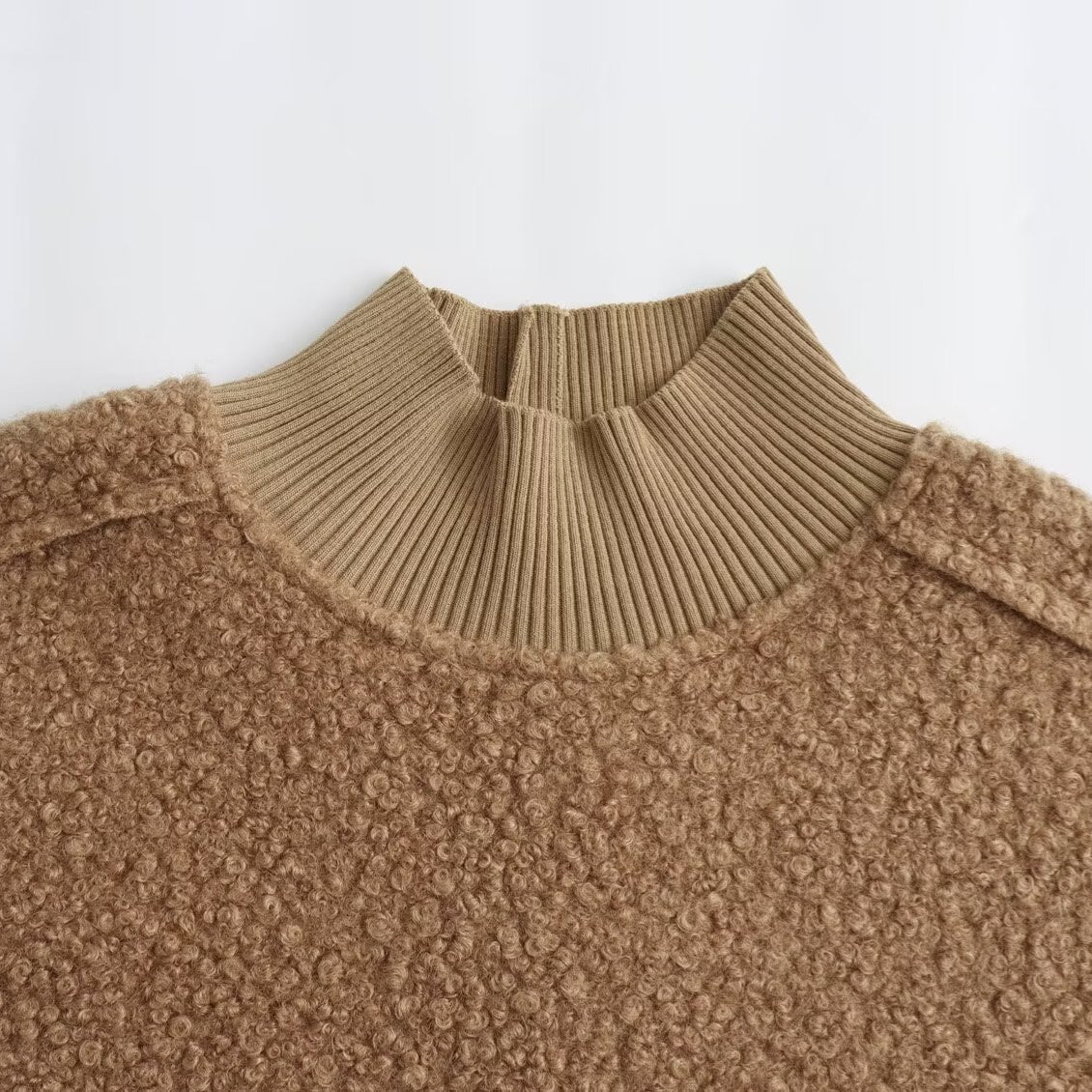 Lockeres Sweatshirt mit Stehkragen