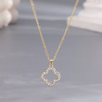 Kleeblatt-Halskette mit Moissanit