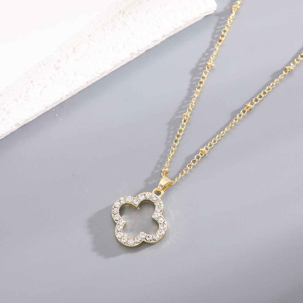 Kleeblatt-Halskette mit Moissanit