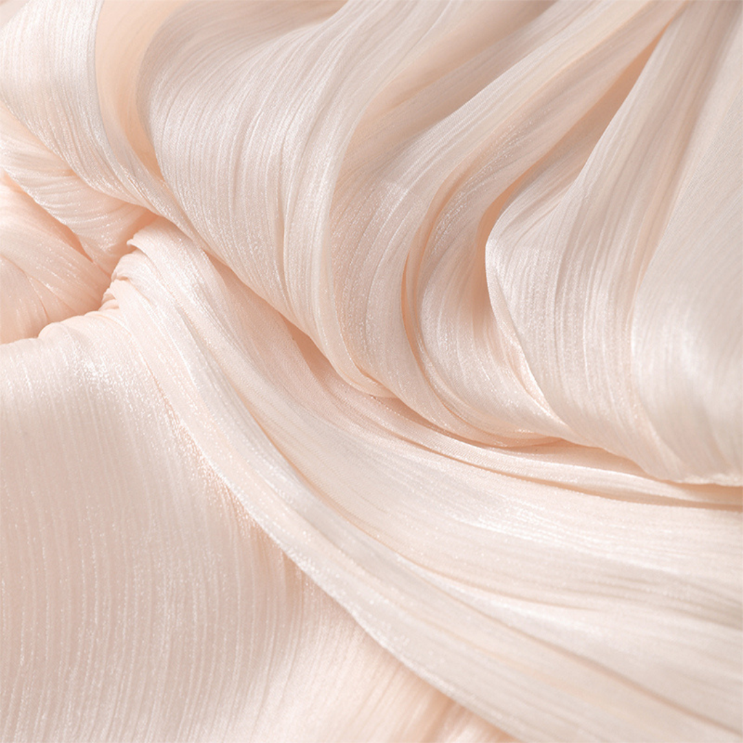 Elegantes tailliertes Kleid mit fließender Silhouette&nbsp;&nbsp;