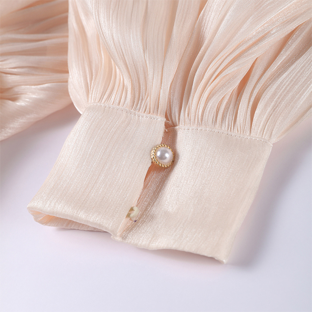 Elegantes tailliertes Kleid mit fließender Silhouette&nbsp;&nbsp;